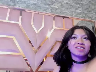 LaurynAndNarem's Live Sex Cam Show