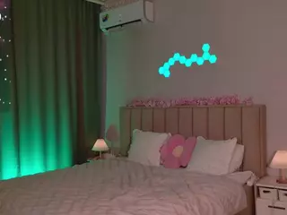 EvaBunnyrot's Live Sex Cam Show