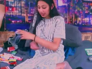 IndianPrettySmile's Live Sex Cam Show