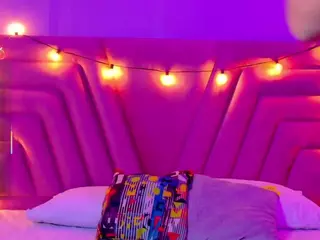 innocenthazel's Live Sex Cam Show