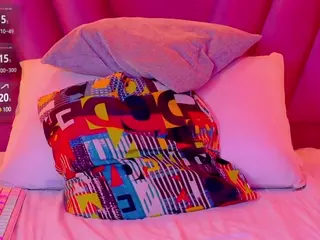 innocenthazel's Live Sex Cam Show