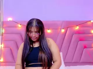 innocenthazel's Live Sex Cam Show