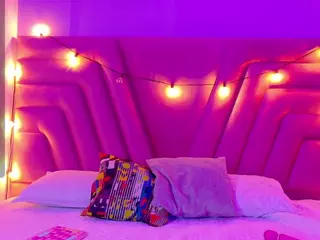 innocenthazel's Live Sex Cam Show