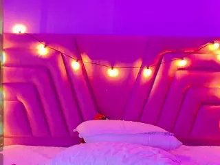 innocenthazel's Live Sex Cam Show