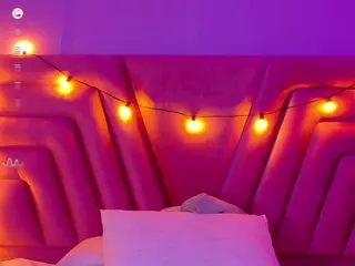 innocenthazel's Live Sex Cam Show