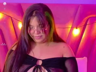 innocenthazel's Live Sex Cam Show