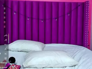 innocenthazel's Live Sex Cam Show