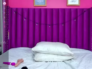 innocenthazel's Live Sex Cam Show