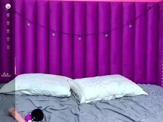 innocenthazel's Live Sex Cam Show