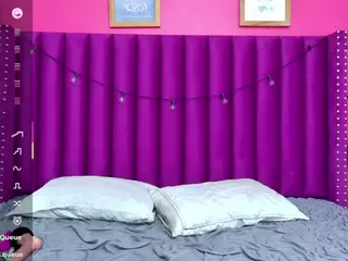 innocenthazel's Live Sex Cam Show