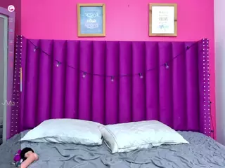 innocenthazel's Live Sex Cam Show