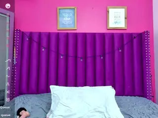 innocenthazel's Live Sex Cam Show