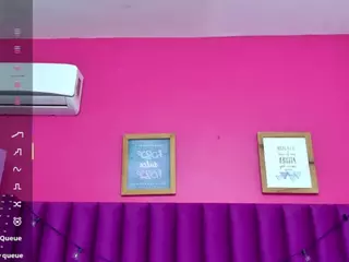 innocenthazel's Live Sex Cam Show