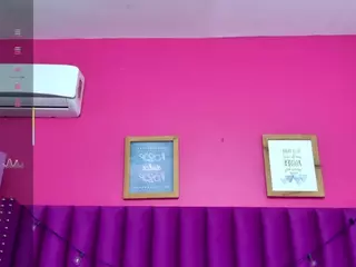 innocenthazel's Live Sex Cam Show