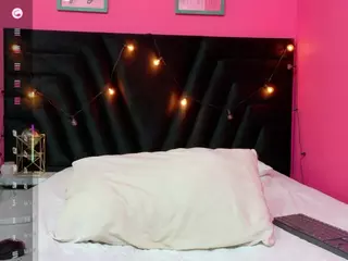 innocenthazel's Live Sex Cam Show