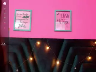 innocenthazel's Live Sex Cam Show
