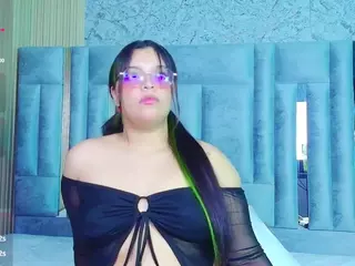 innocenthazel's Live Sex Cam Show