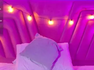 innocenthazel's Live Sex Cam Show