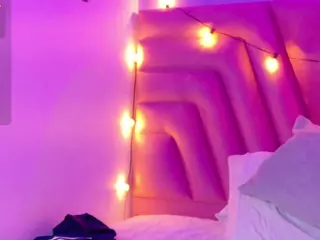 innocenthazel's Live Sex Cam Show