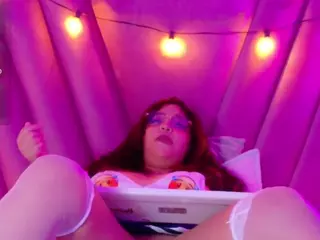 innocenthazel's Live Sex Cam Show