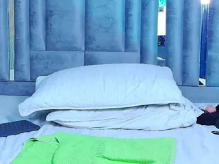 innocenthazel's Live Sex Cam Show