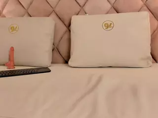 Celene-Midnight's Live Sex Cam Show