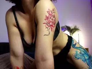 CurlyVixen's Live Sex Cam Show