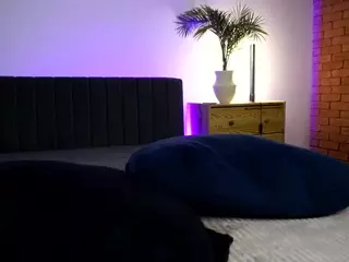 CurlyVixen's Live Sex Cam Show