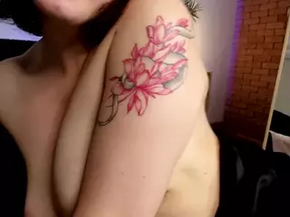 CurlyVixen's Live Sex Cam Show