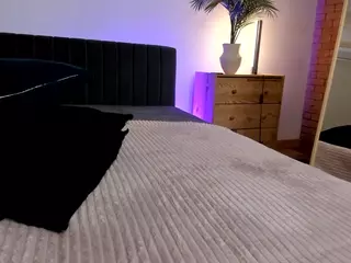 CurlyVixen's Live Sex Cam Show