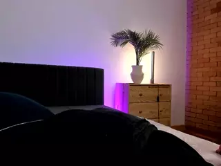CurlyVixen's Live Sex Cam Show