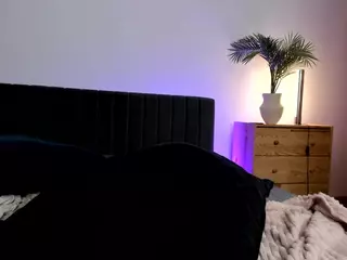 CurlyVixen's Live Sex Cam Show