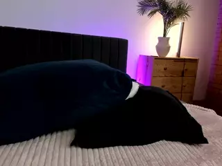 CurlyVixen's Live Sex Cam Show