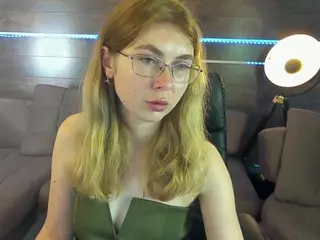 LilyFoxyy's Live Sex Cam Show