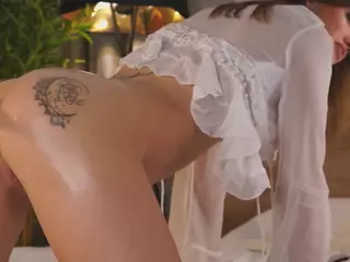 Elizabeth and Ember's Live Sex Cam Show