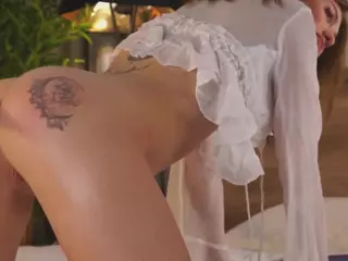 Elizabeth and Ember's Live Sex Cam Show