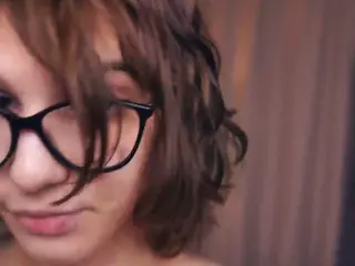 Thea's Live Sex Cam Show