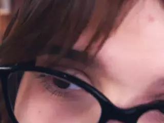 Thea's Live Sex Cam Show