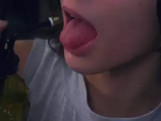 Thea's Live Sex Cam Show