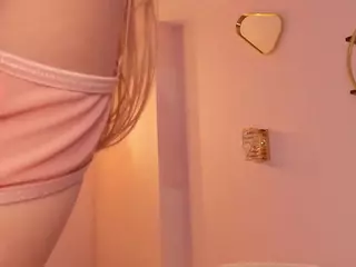 MaeBrowning's Live Sex Cam Show