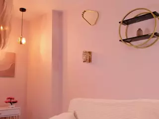 MaeBrowning's Live Sex Cam Show
