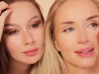 mia-cloudy's Live Sex Cam Show