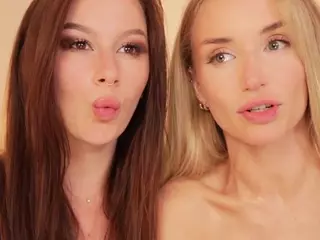 mia-cloudy's Live Sex Cam Show