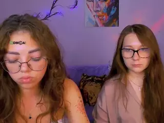 kiki-swan's Live Sex Cam Show