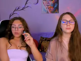 kiki-swan's Live Sex Cam Show