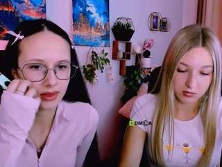 Live cam show with mona-cloud