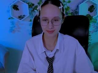 Live cam show with mona-cloud