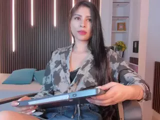 Catalinaa-Santana's Live Sex Cam Show