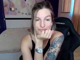 Live cam show with EmilyWalkers