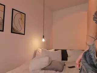 KiraBlackEyes's Live Sex Cam Show